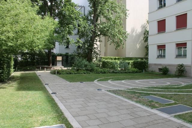 Hinterhof mit Zugang zum Gartenbereich