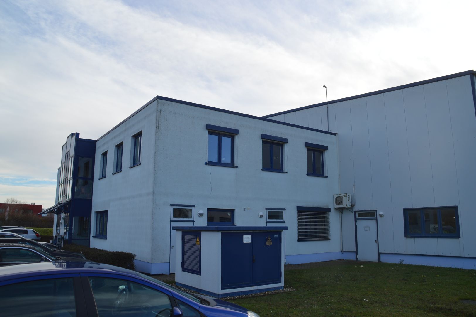 Bürobereich mit Halle