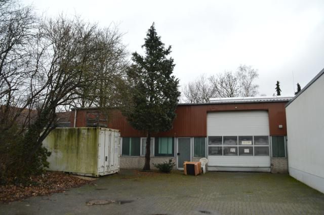 Hallen mit Einfahrt von Edisonstraße 