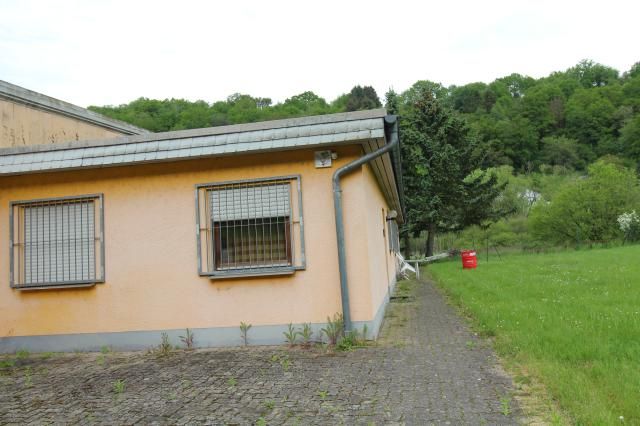vermietete Wohneinheit hinter Werkstatt + Garten 