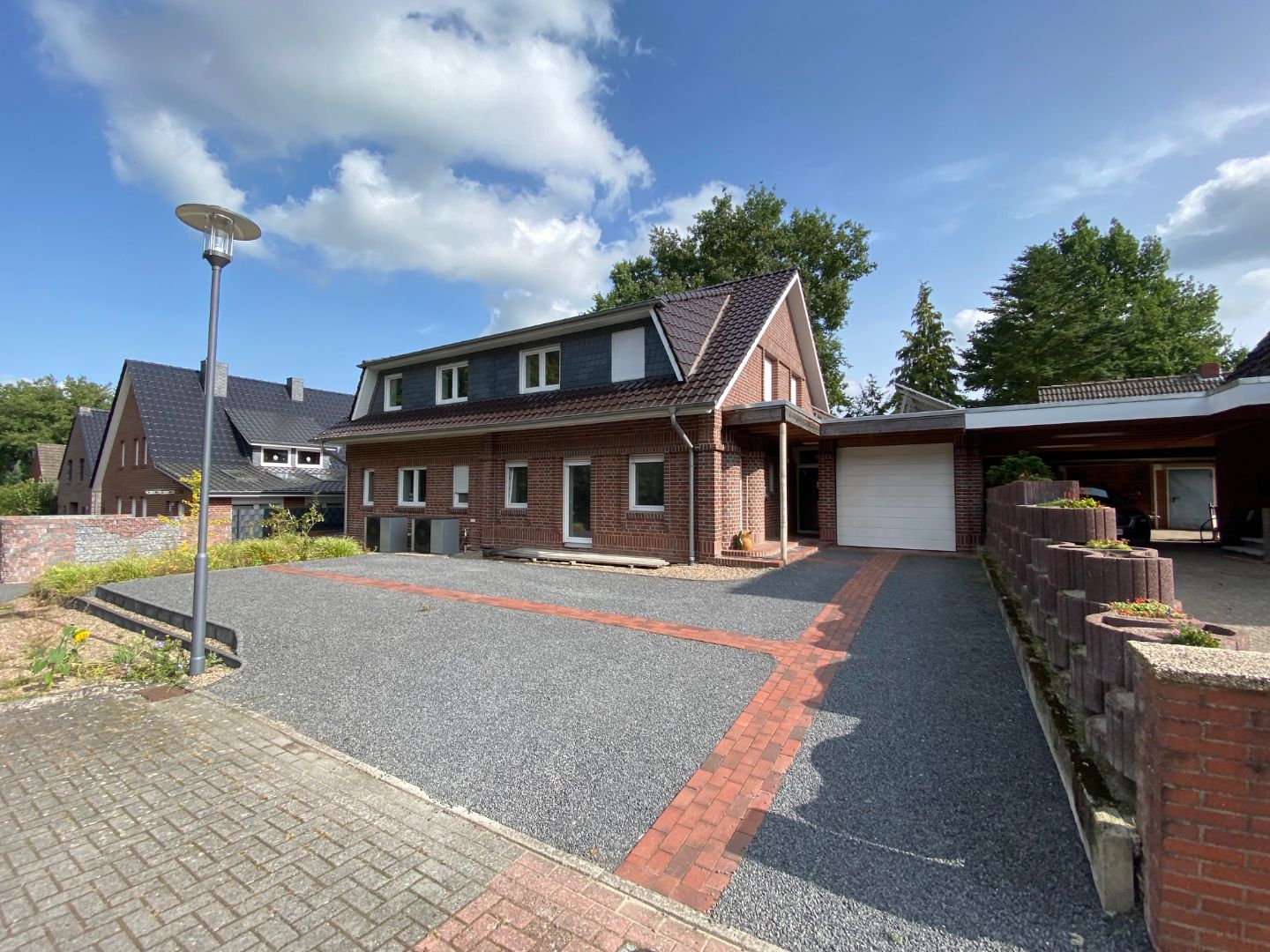 Straßenansicht