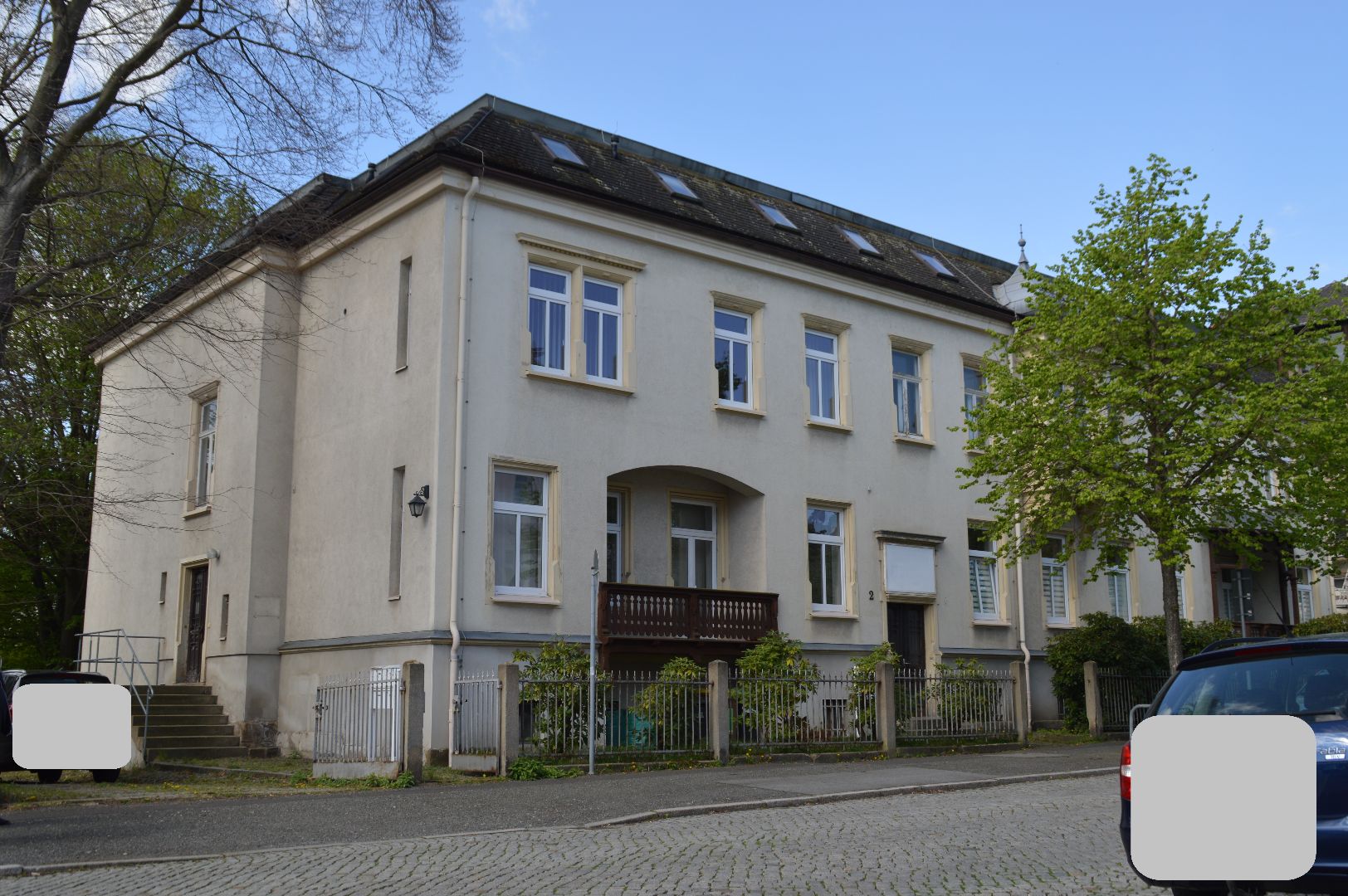 Gebäude straßenseitig