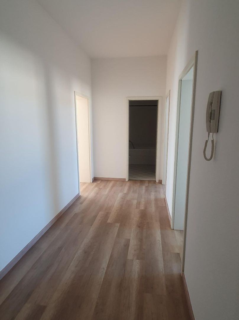Wohnung 9, rechts Flur