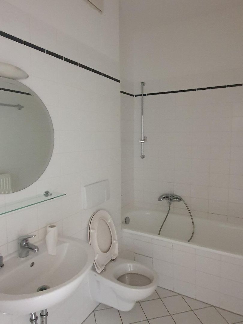 Wohnung 9 rechts, Bad