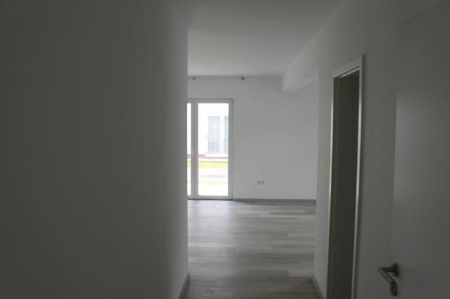 Blick vom Flur in den Wohnraum
