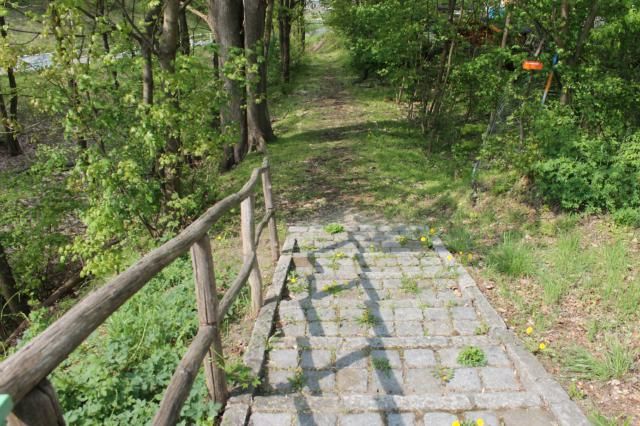 Flurstück 284
Gehweg von der Hauptstr. hinunter zum Grundstück