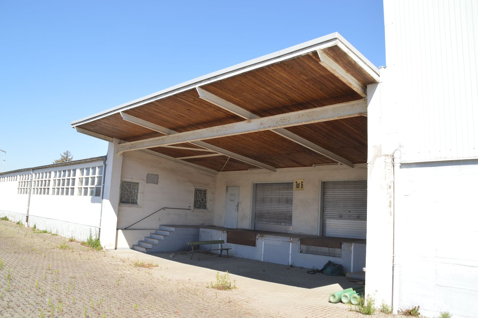 Halle lfd. Nr. 4  Überdachung 