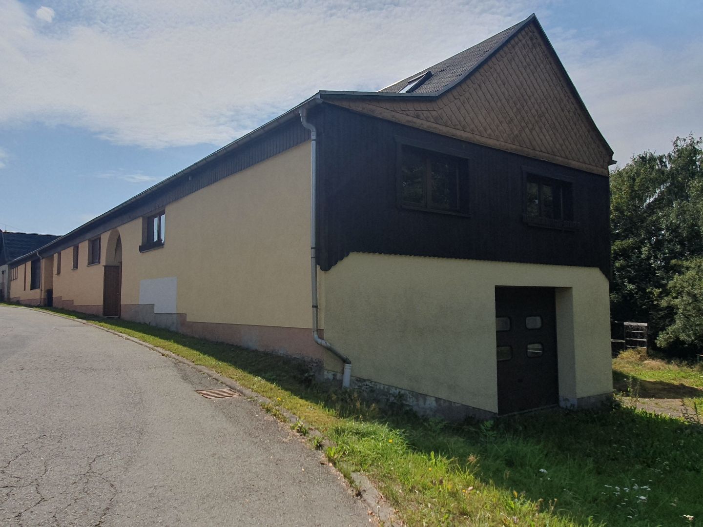 Mehrzweckgebäude mit Produktionsstätte