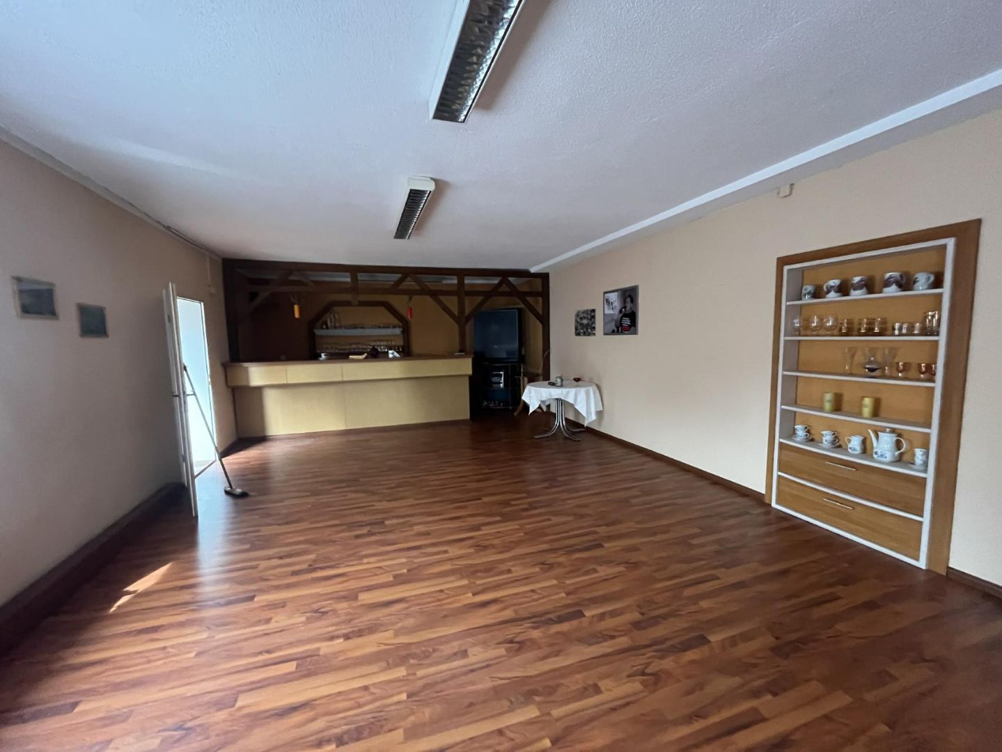 Mehrzweckgebäude mit Produktionsstätte