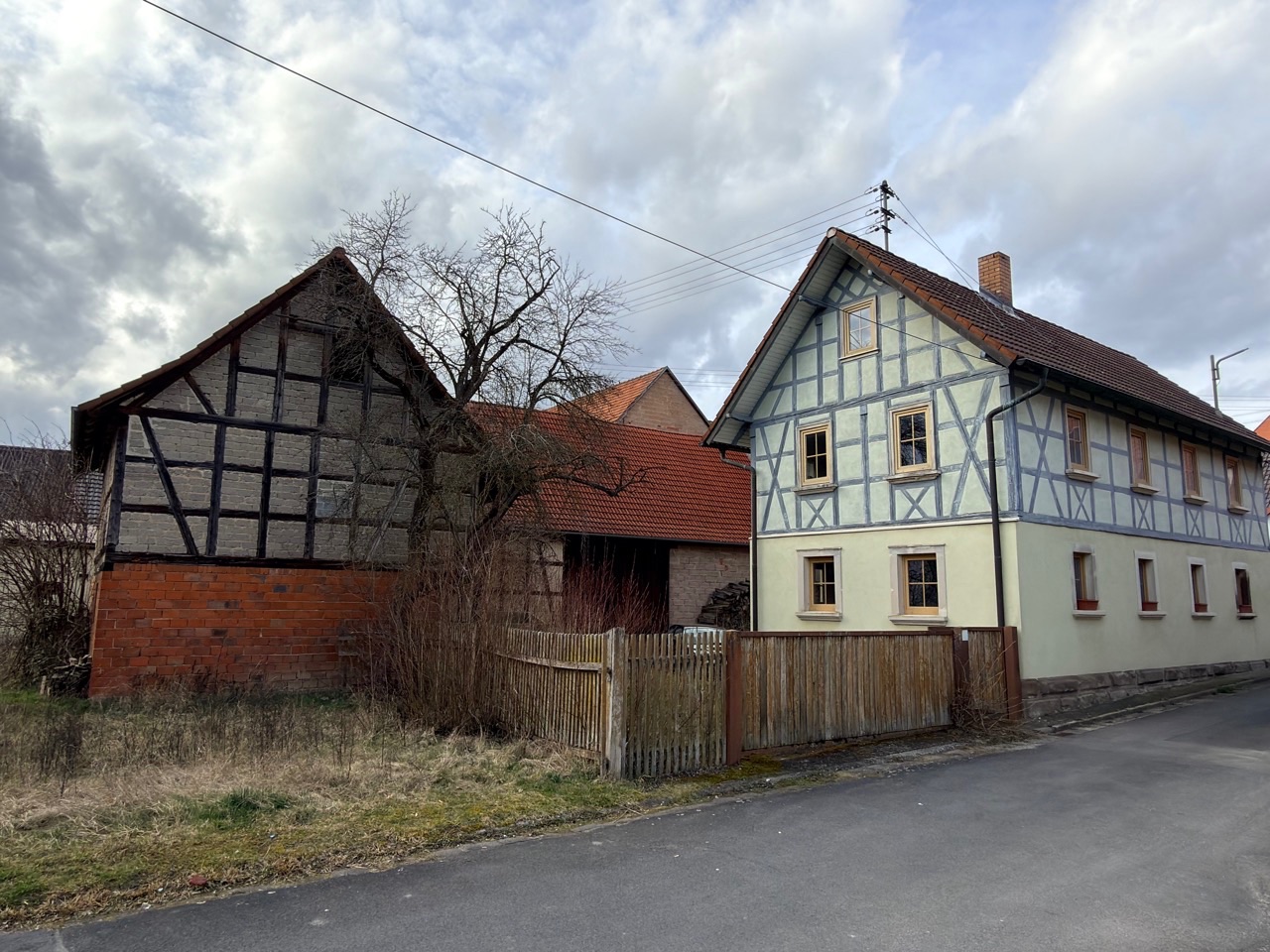 Objekt Außenansicht, Wohnhaus, Scheune und Stall 
